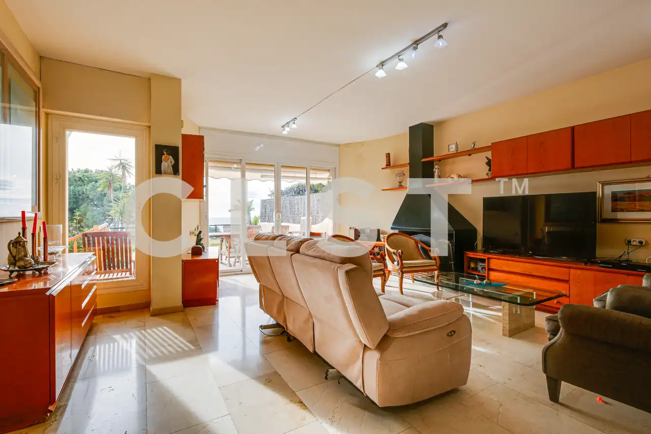 Casa con terraza en venta en Vallpineda - Santa Bárbara, imagen 9