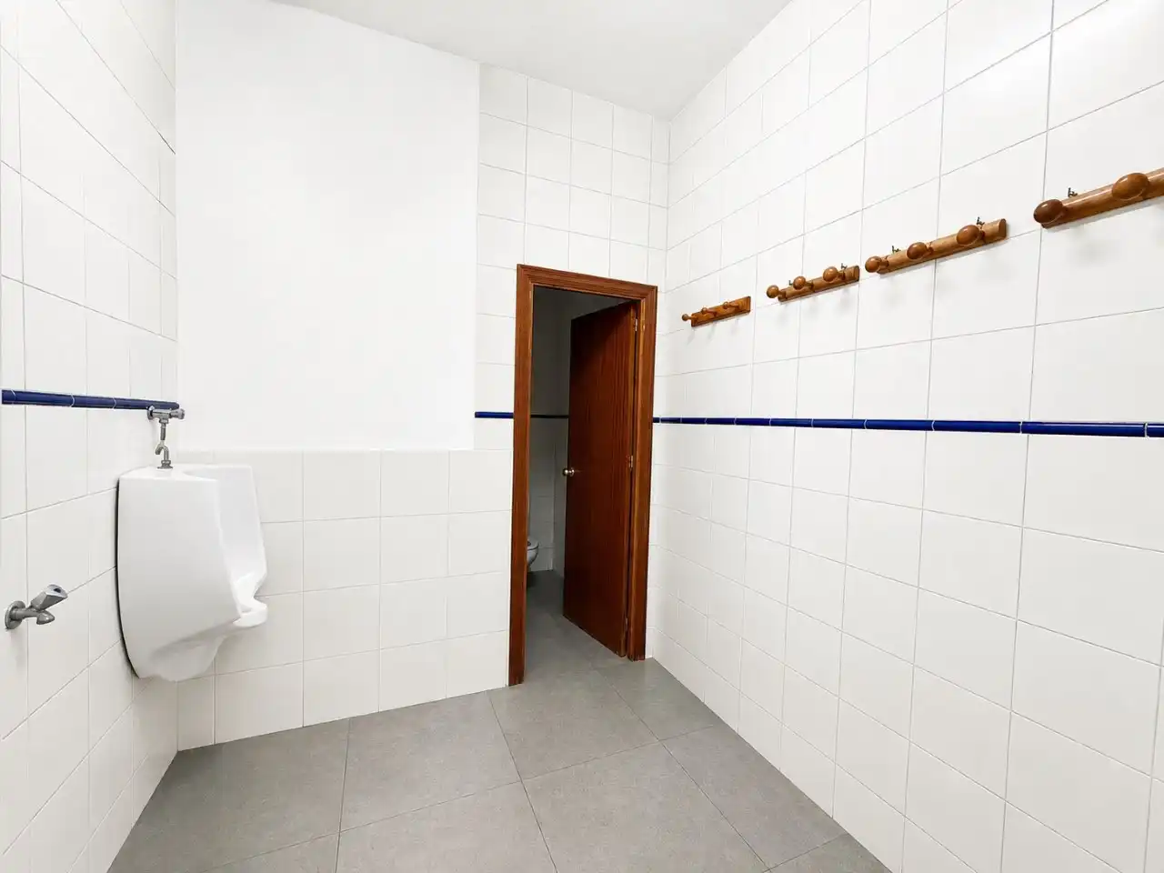 Baño de Nave industrial de alquiler en Córdoba con Calefacción y Alarma