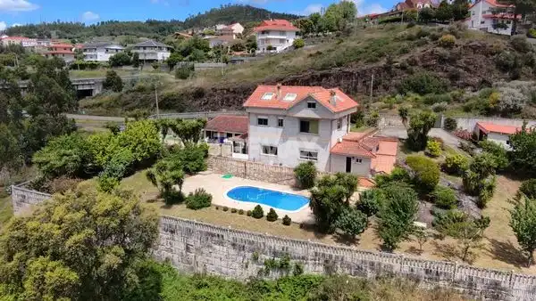 Vista exterior de Casa o xalet en venda en As Neves   amb Calefacció, Jardí privat i Parquet
