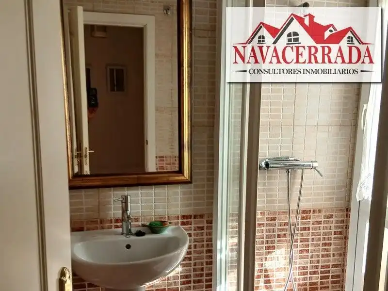 Bany de Casa o xalet en venda en Navacerrada amb Calefacció, Jardí privat i Piscina comunitària