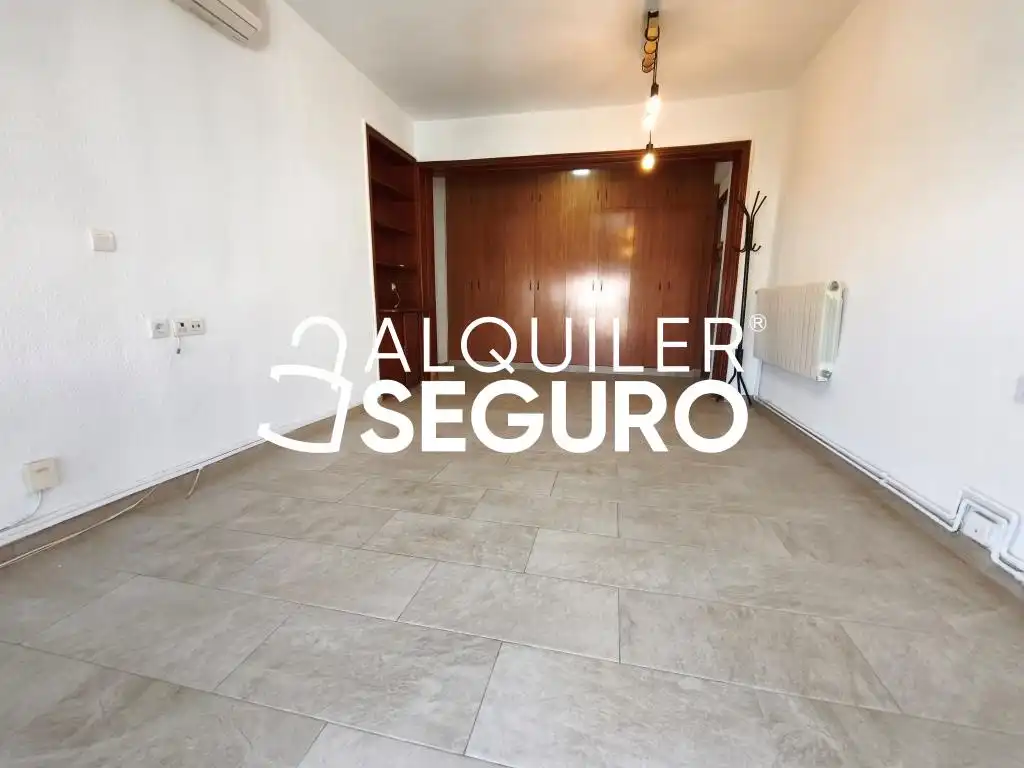 Schlafzimmer von Wohnung zur Miete in Alicante / Alacant mit Klimaanlage, Terrasse und Möbliert