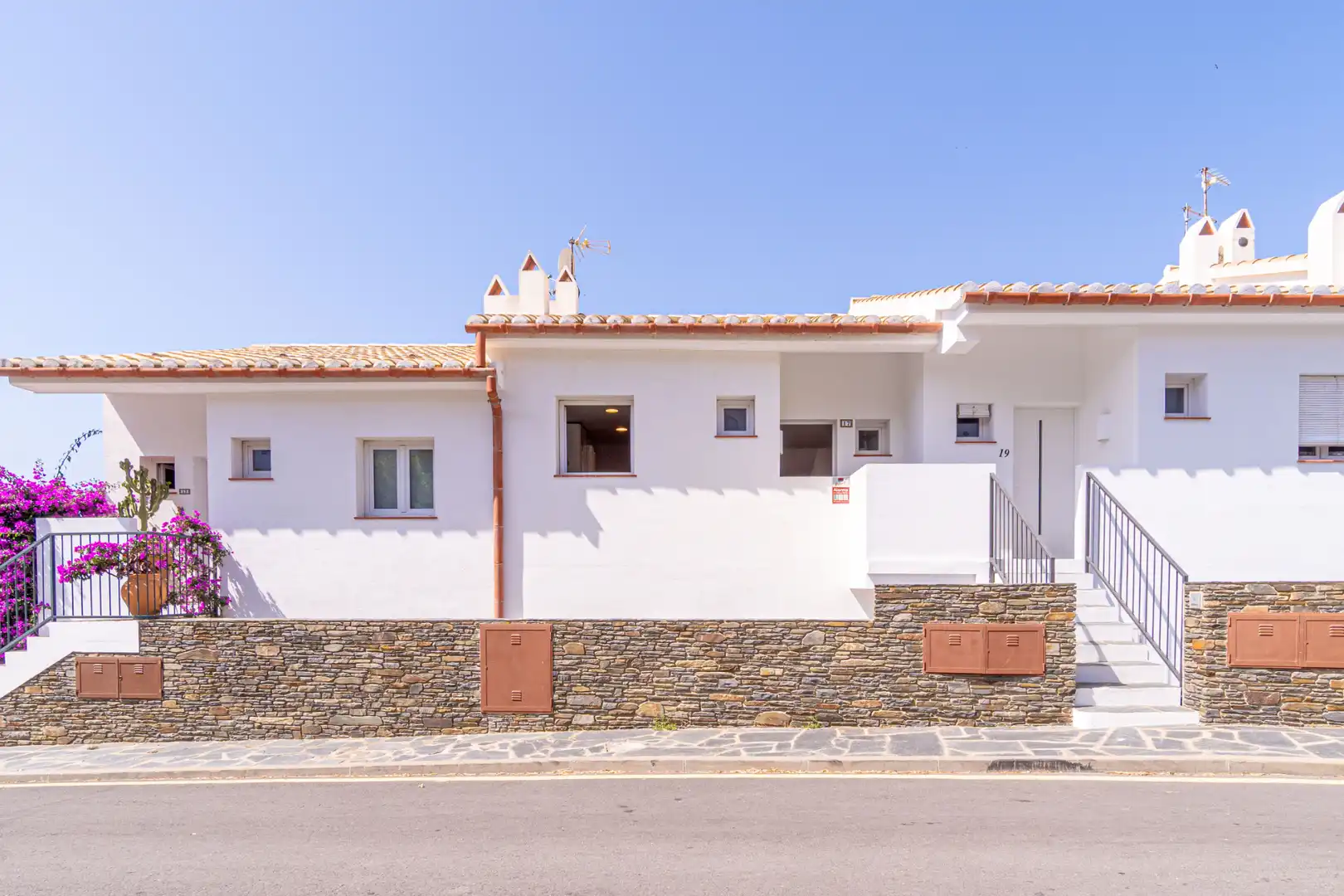 Vista exterior de Casa adosada en venda en Cadaqués amb Aire condicionat, Calefacció i Terrassa
