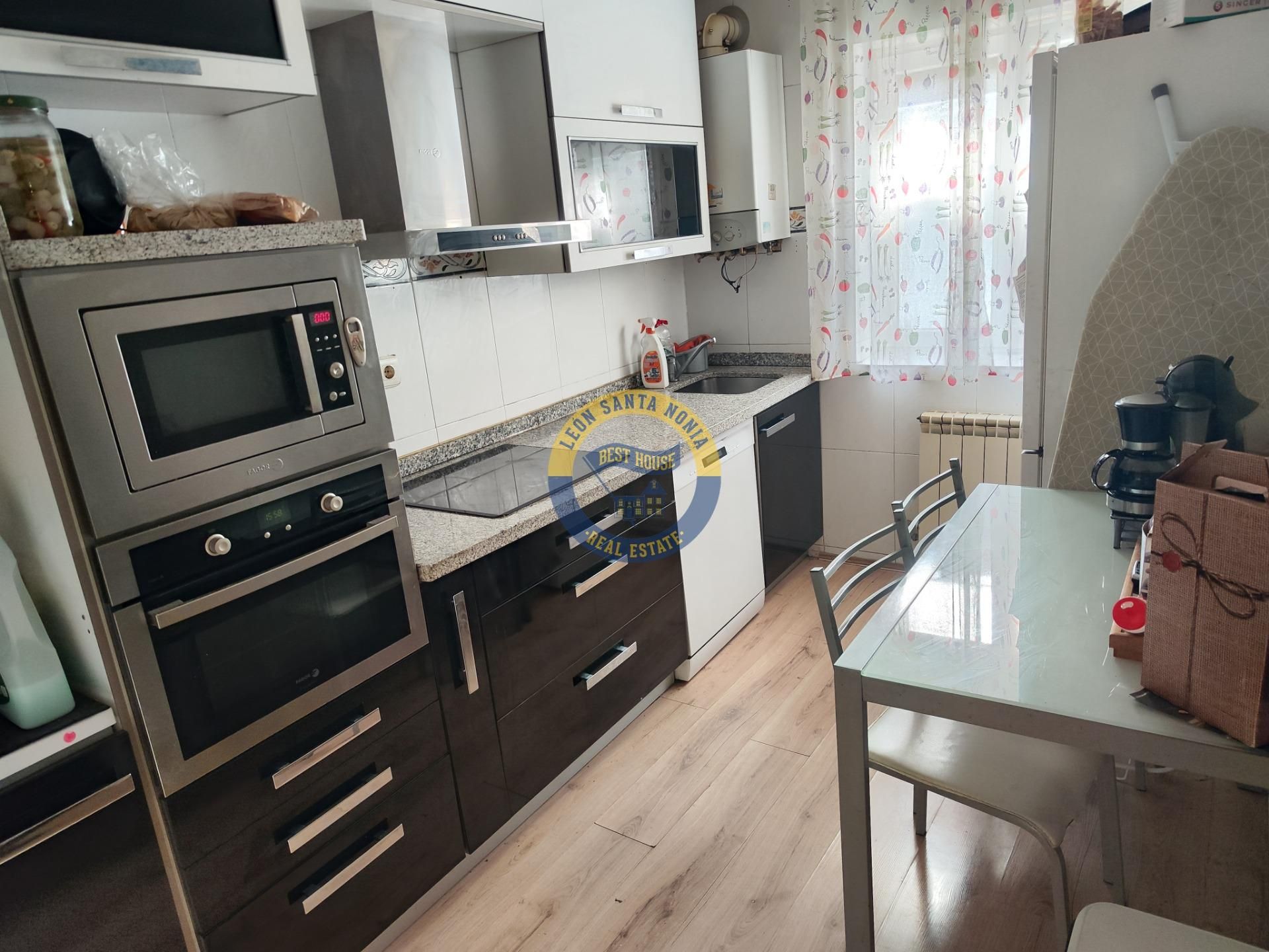 Kitchen of Flat for sale in León Capital   with Heating, Storage room and Alarm