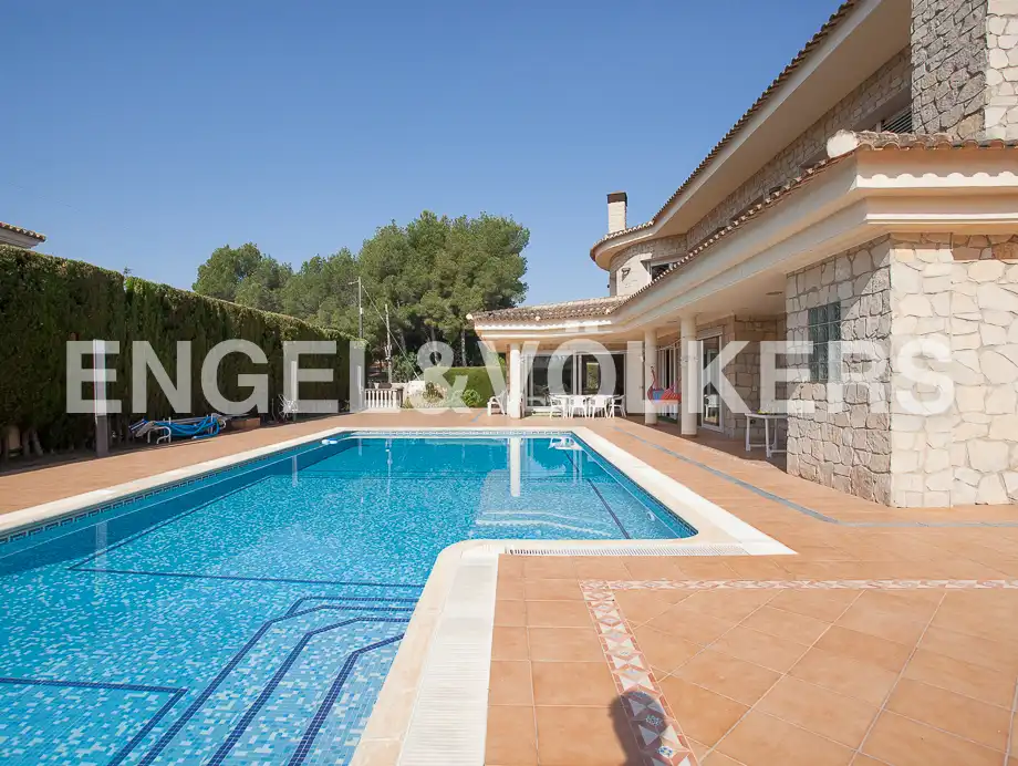 Piscina de Casa o chalet en venta en Serra con Calefacción, Jardín privado y Trastero