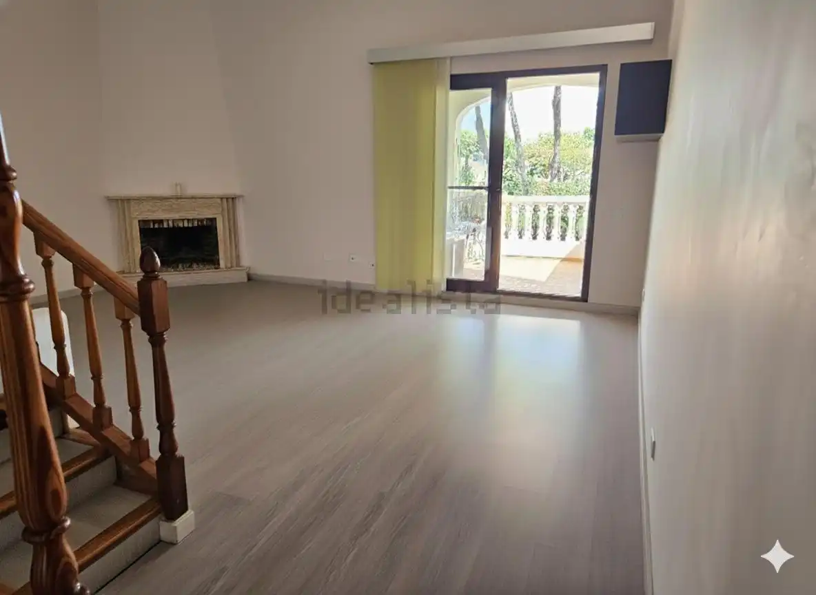 Vista exterior de Casa adosada en venta en Torrent con Jardín privado, Terraza y Piscina