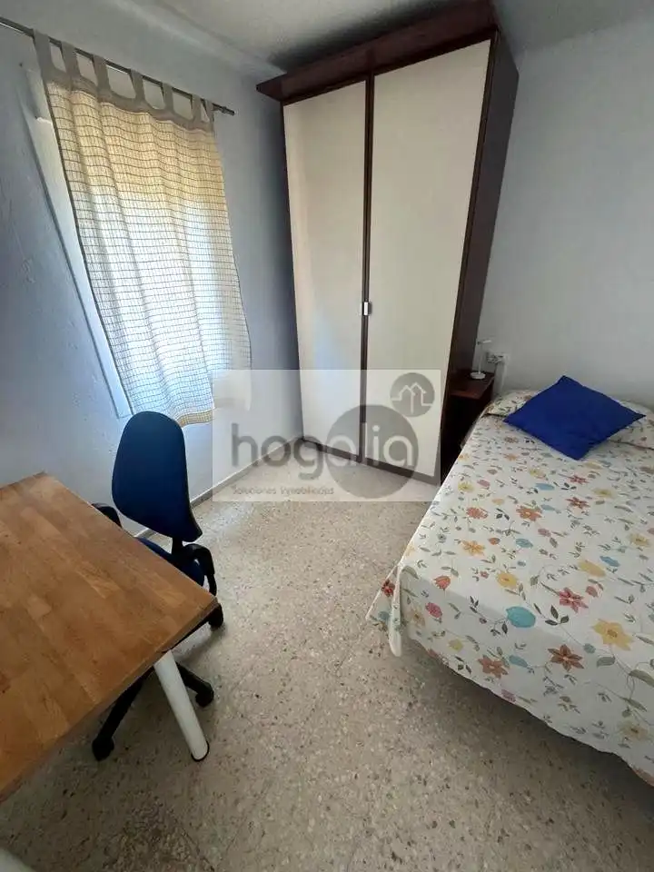 Bedroom of Flat for rent in Sevilla  with Air Conditioner, Terrace and Furnished