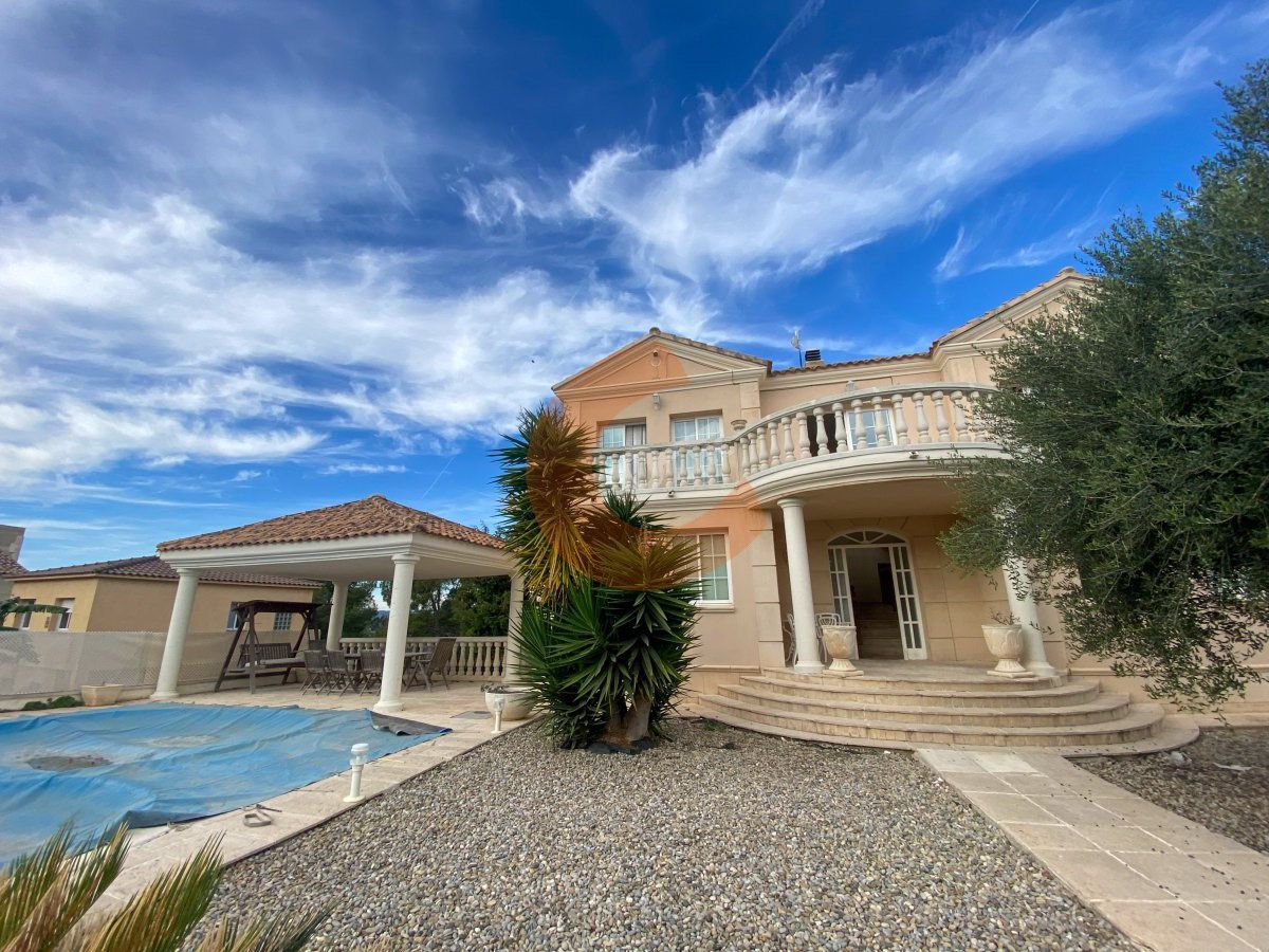 Vista exterior de Casa o xalet en venda en Bellvei amb Calefacció, Jardí privat i Terrassa