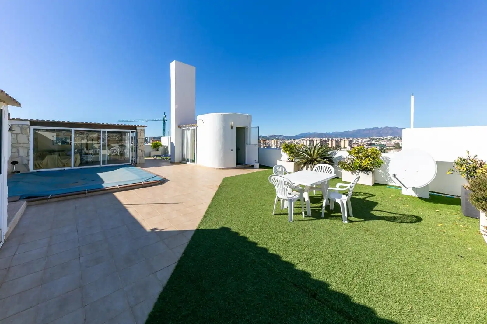 Terrasse von Dachboden zur Miete in Fuengirola mit Klimaanlage, Heizung und Terrasse