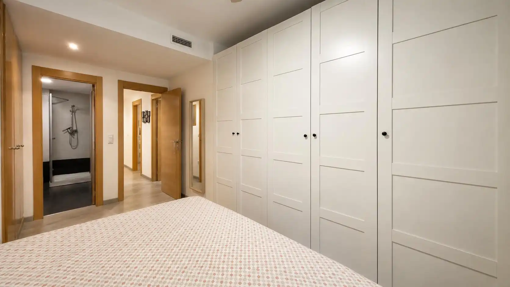 Habitación de Planta baja en venta en Paterna con Aire acondicionado, Calefacción y Jardín privado
