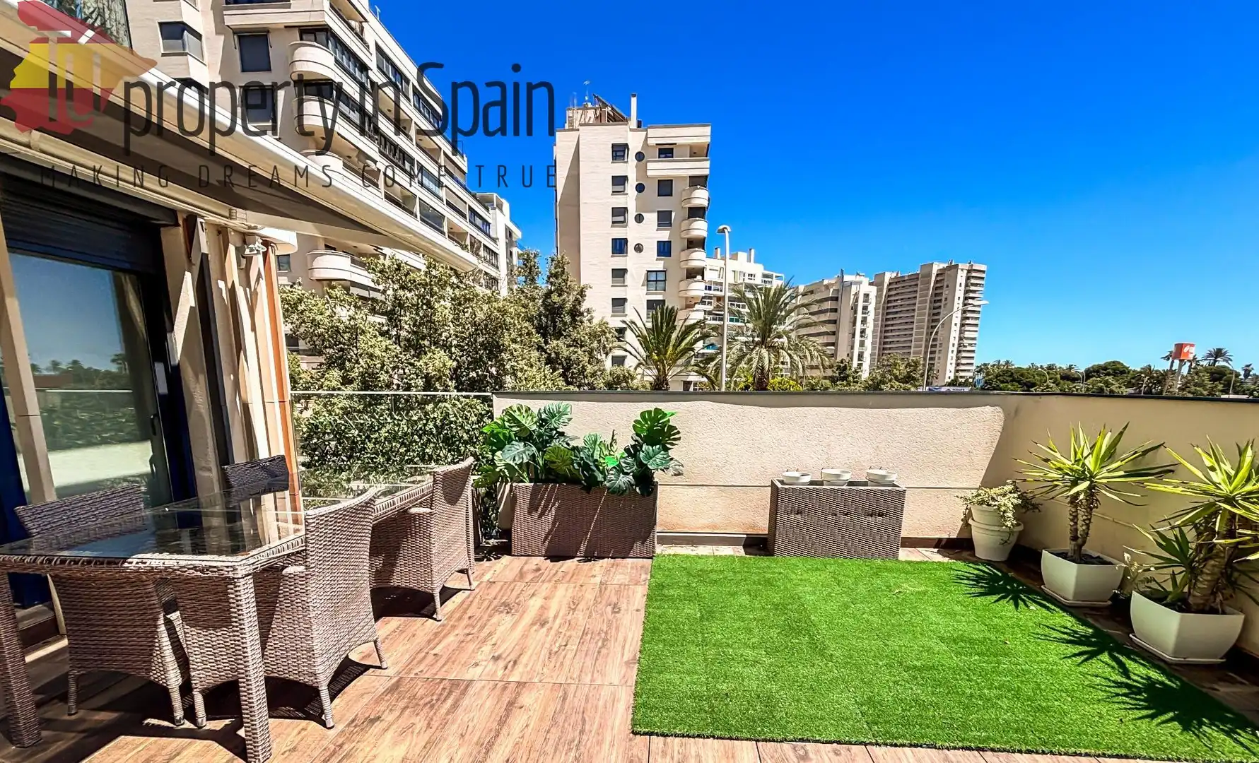 Terraza de Piso para compartir en Alicante / Alacant con Terraza, Amueblado y Piscina comunitaria