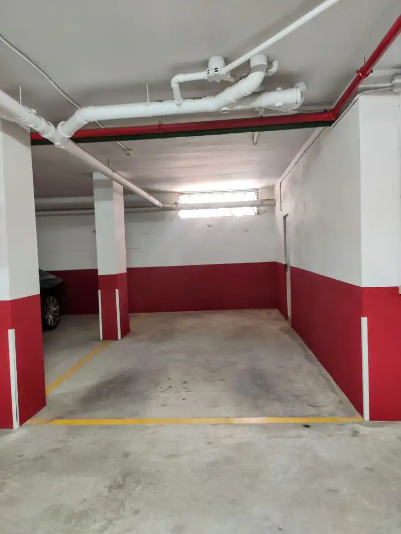 Parking de Piso en venta en Marbella con Aire acondicionado, Terraza y Amueblado