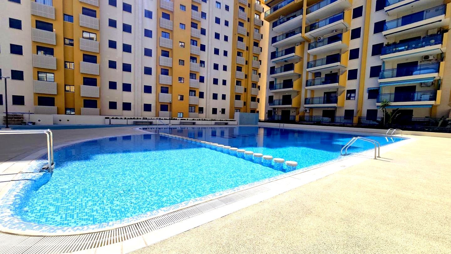 Piscina de Dúplex de lloguer en Gandia amb Aire condicionat, Terrassa i Moblat