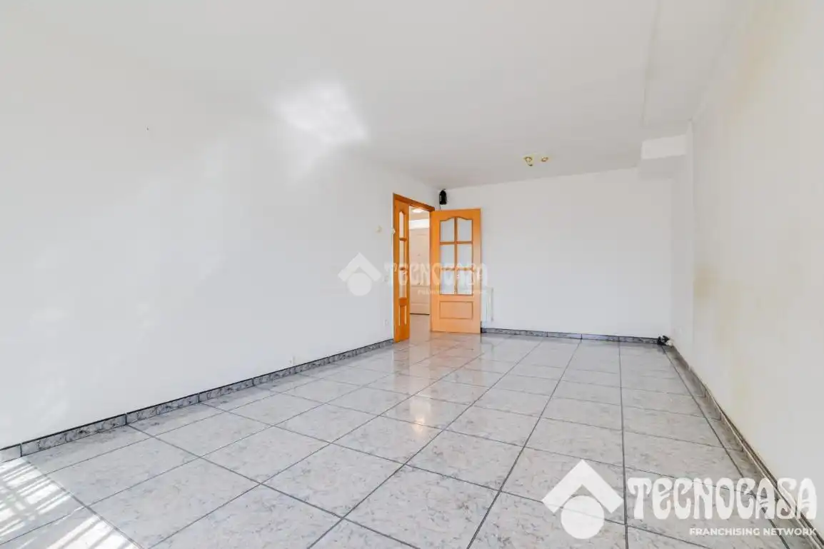 Casa pareada con terraza en venta en Sant Vicenç Dels Horts, imagen 3
