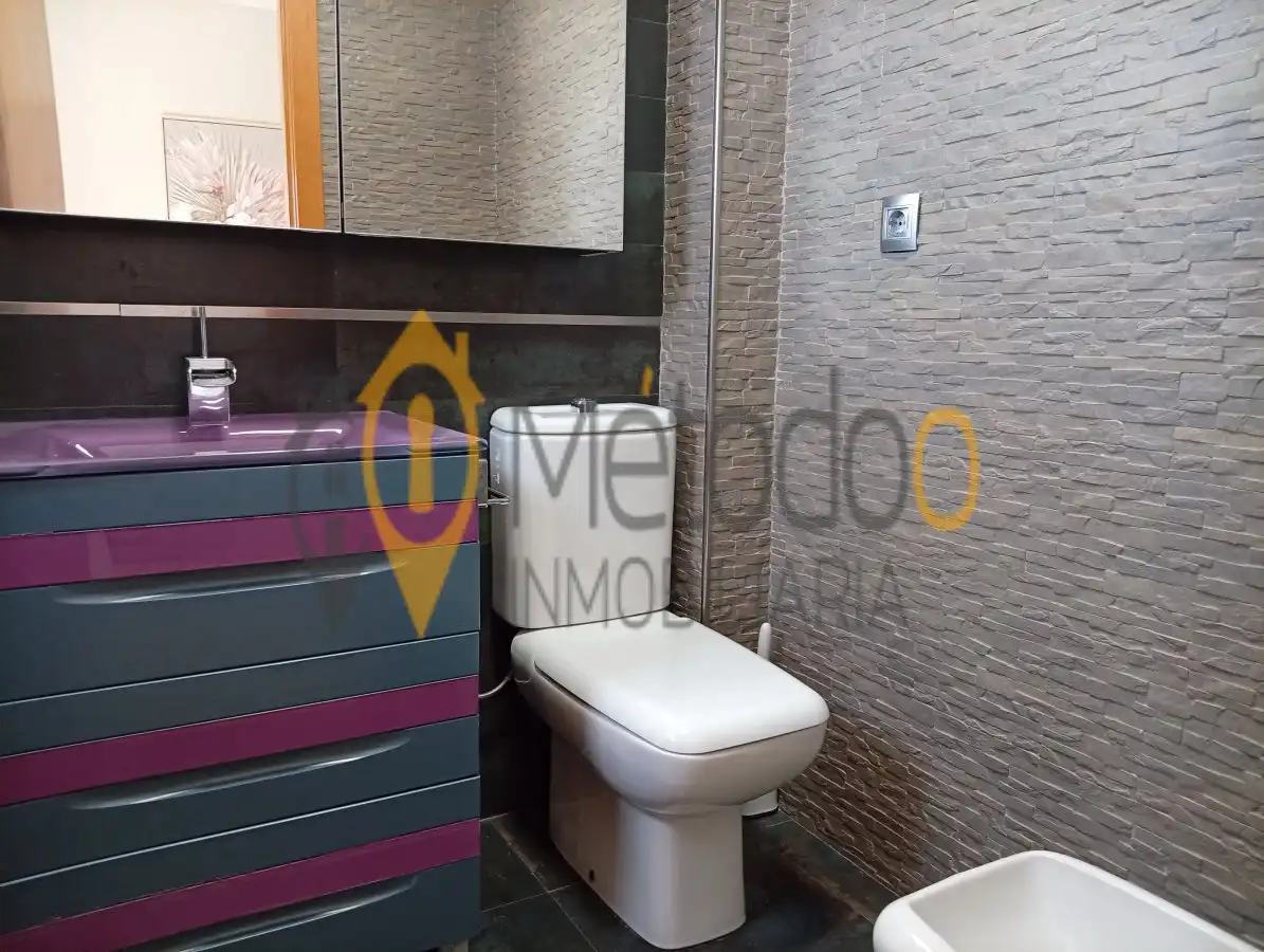 Bathroom of Flat for rent in Sevilla  with Air Conditioner, Heating and Parquet flooring