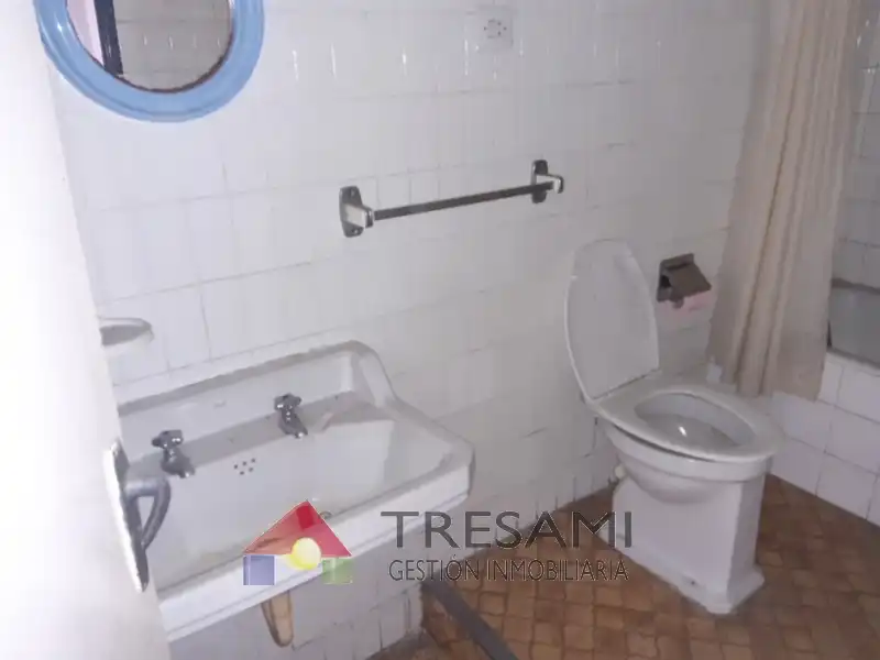Badezimmer von Büro zum Verkauf in Navia