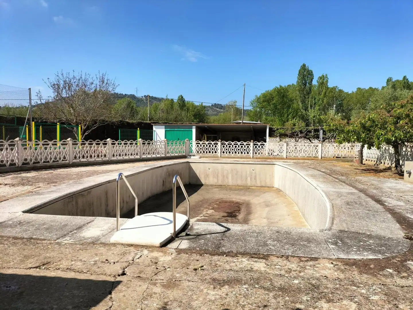 Piscina de Finca rústica en venta en Palencia con Calefacción, Jardín privado y Parquet