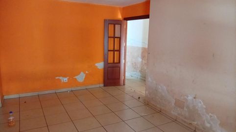 Foto 3 de Casa adosada en venta en Mondejar - Junquillos, La Línea de la Concepción