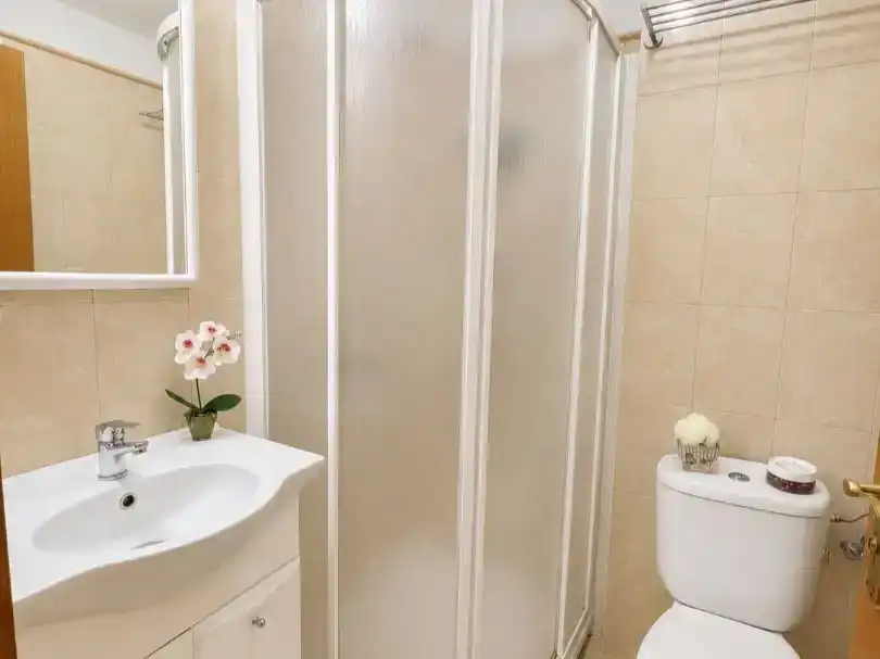 Baño de Piso en venta en Los Llanos de Aridane con Aire acondicionado, Trastero y Amueblado