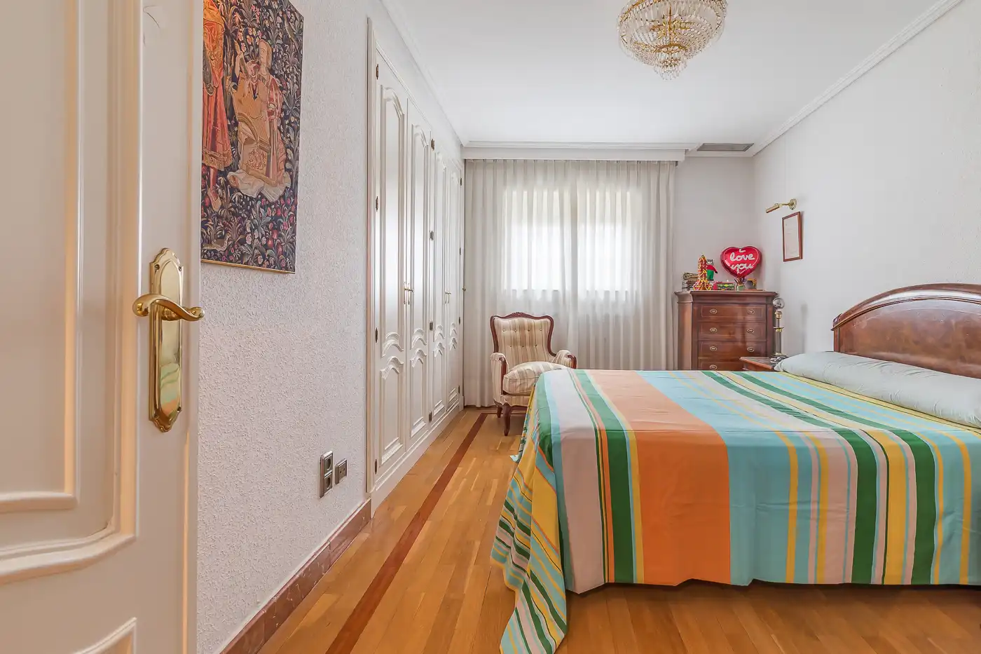 Dormitori de Casa o xalet en venda en Pozuelo de Alarcón amb Aire condicionat, Jardí privat i Parquet