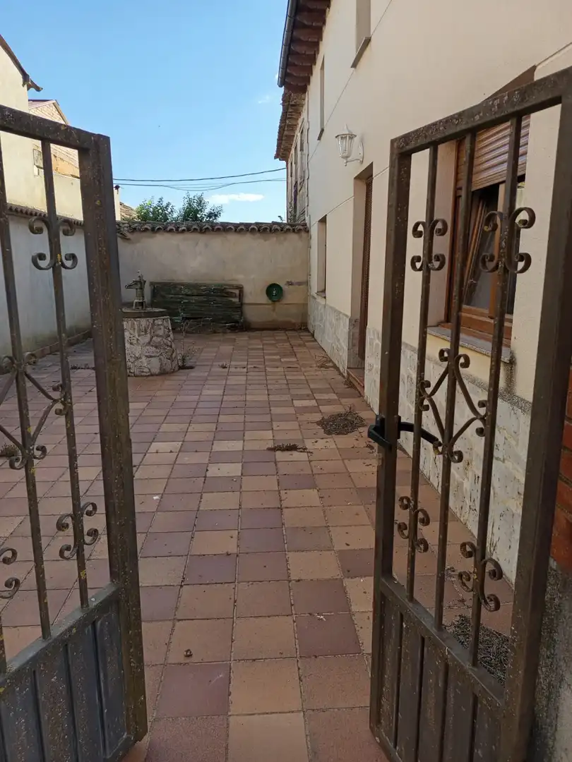 Terrassa de Casa o xalet en venda en Dehesa de Romanos  amb Calefacció, Parquet i Traster