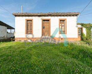 Vista exterior de Casa o xalet en venda en Langreo amb Jardí privat i Parquet