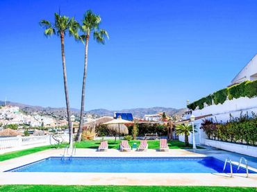 Villa avec piscine à vendre à Calle Tulipán