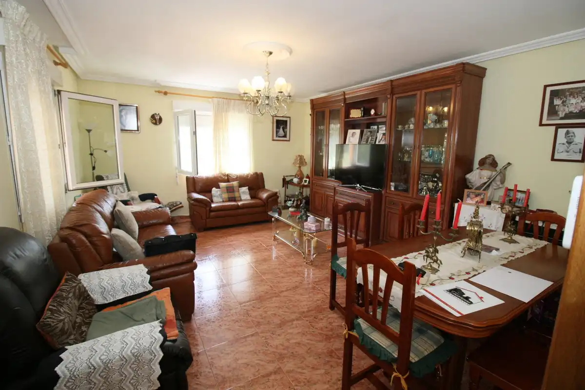 Sala de estar de Casa o chalet en venta en Mombeltrán con Calefacción, Jardín privado y Terraza