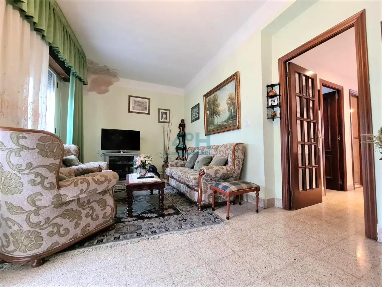 Sala d'estar de Casa o xalet en venda en Ourense Capital  amb Calefacció, Jardí privat i Terrassa
