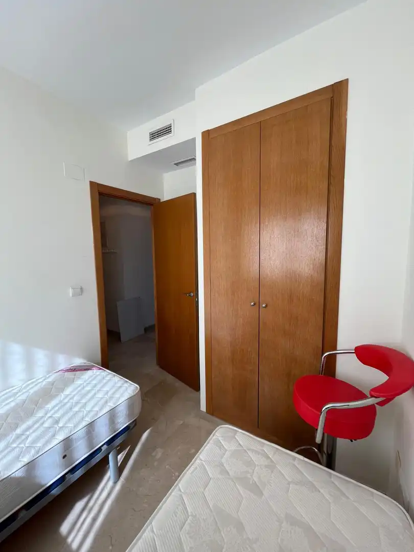 Habitación de Apartamento de alquiler en Gandia con Aire acondicionado, Calefacción y Jardín privado
