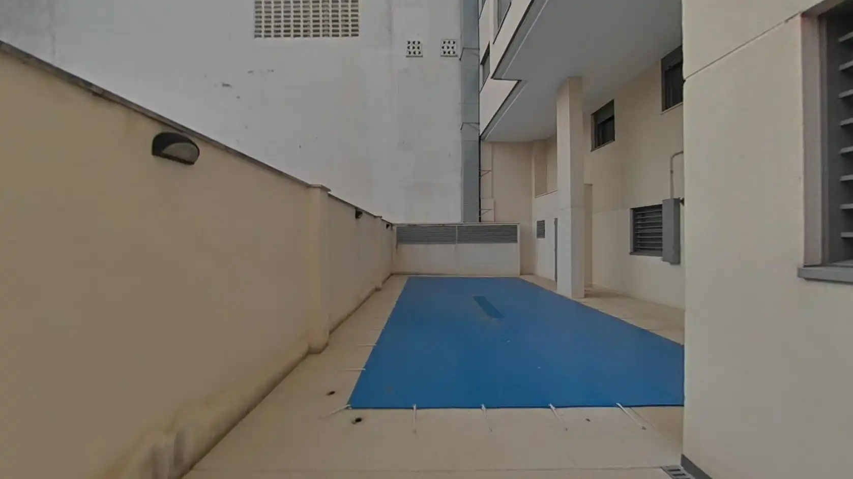 Swimming pool of Flat for sale in Madrid  with Air Conditioner, Heating and Storage room