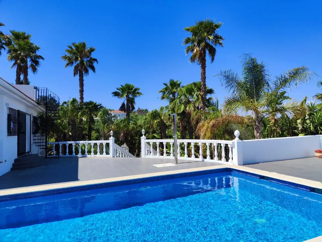 Piscina de Casa o chalet en venta en Alhaurín de la Torre con Aire acondicionado, Calefacción y Jardín privado
