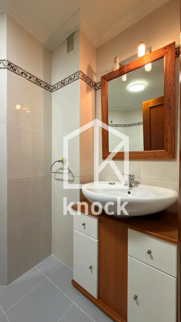 Baño de Piso en venta en Oviedo  con Calefacción