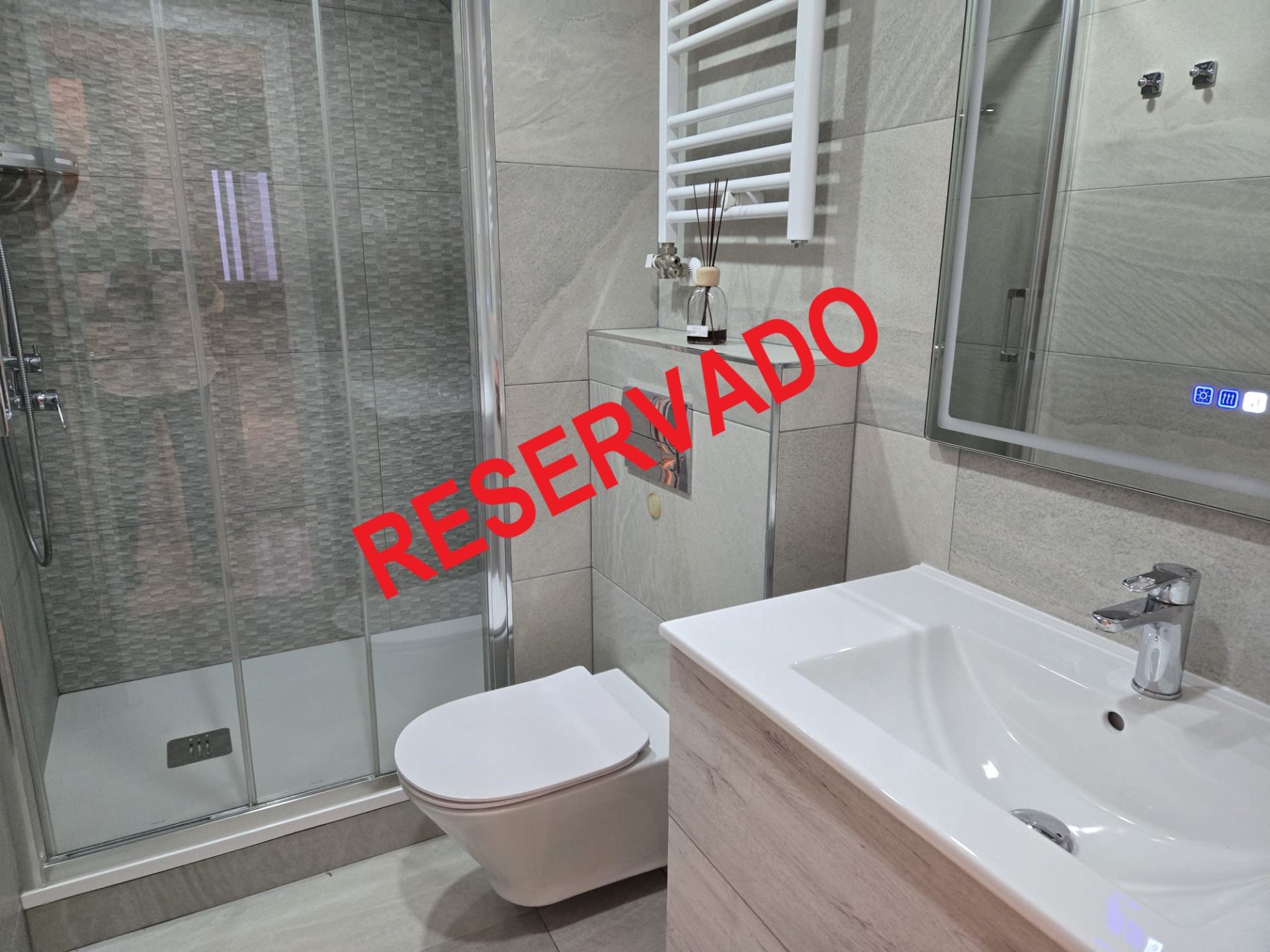 Bany de Dúplex en venda en L'Hospitalet de Llobregat amb Aire condicionat, Calefacció i Terrassa