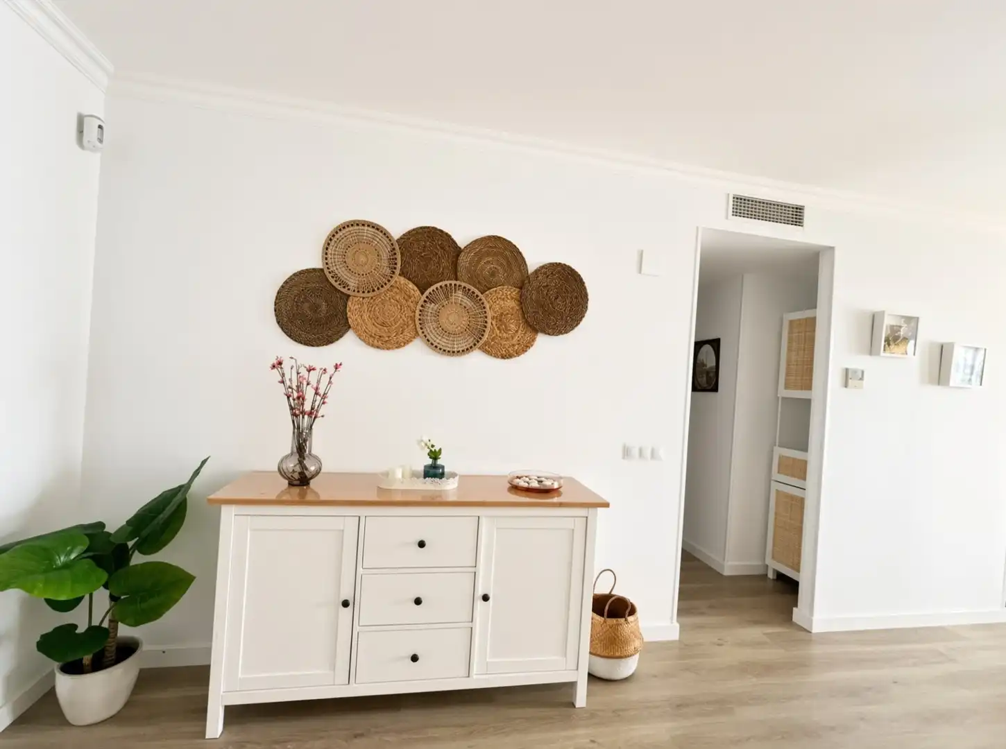 Sala d'estar de Apartament en venda en Marbella amb Aire condicionat, Terrassa i Piscina