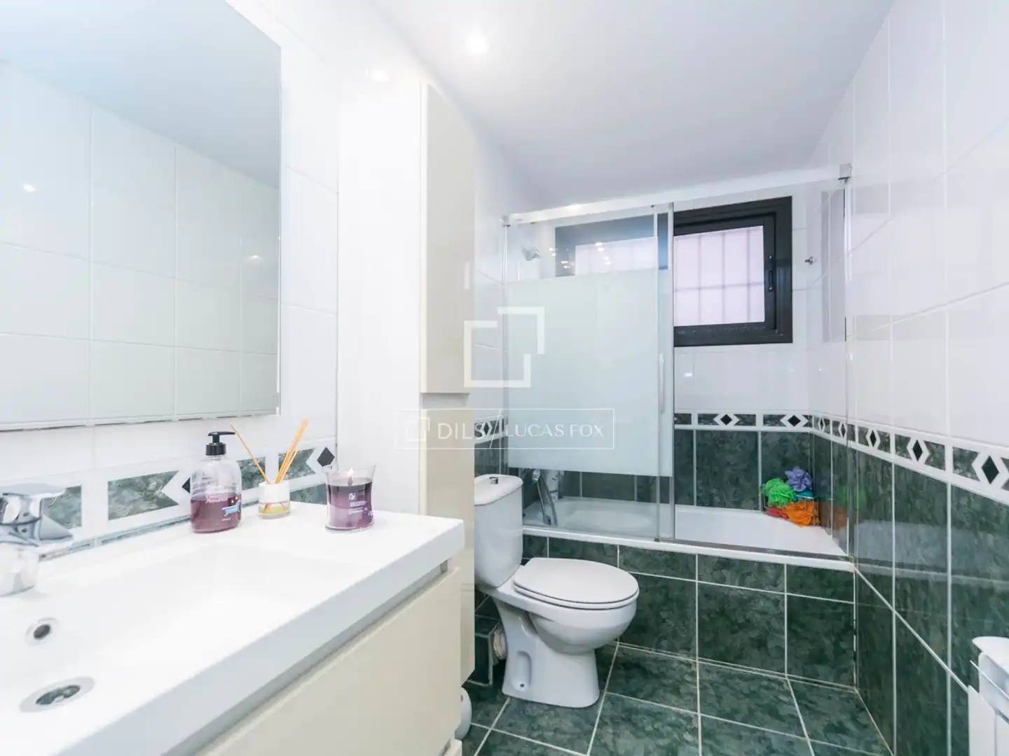 Bathroom of Flat for sale in Sant Cugat del Vallès  with Air Conditioner, Heating and Terrace