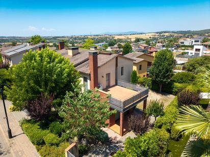 Vista exterior de Casa o xalet en venda en La Roca del Vallès amb Jardí privat, Terrassa i Balcó