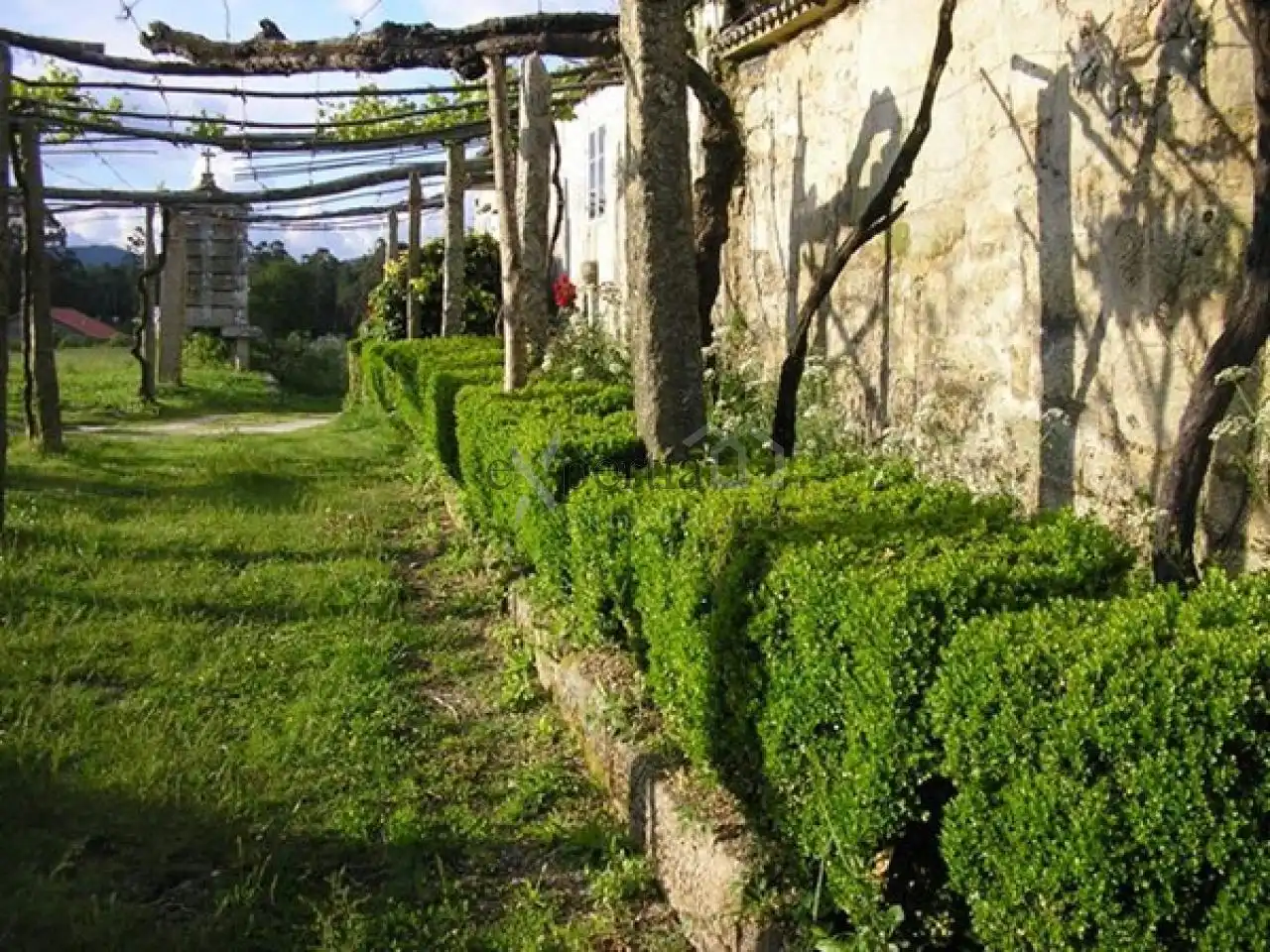 Casa rústica amb jardí en venda a Boiro, imagen 4