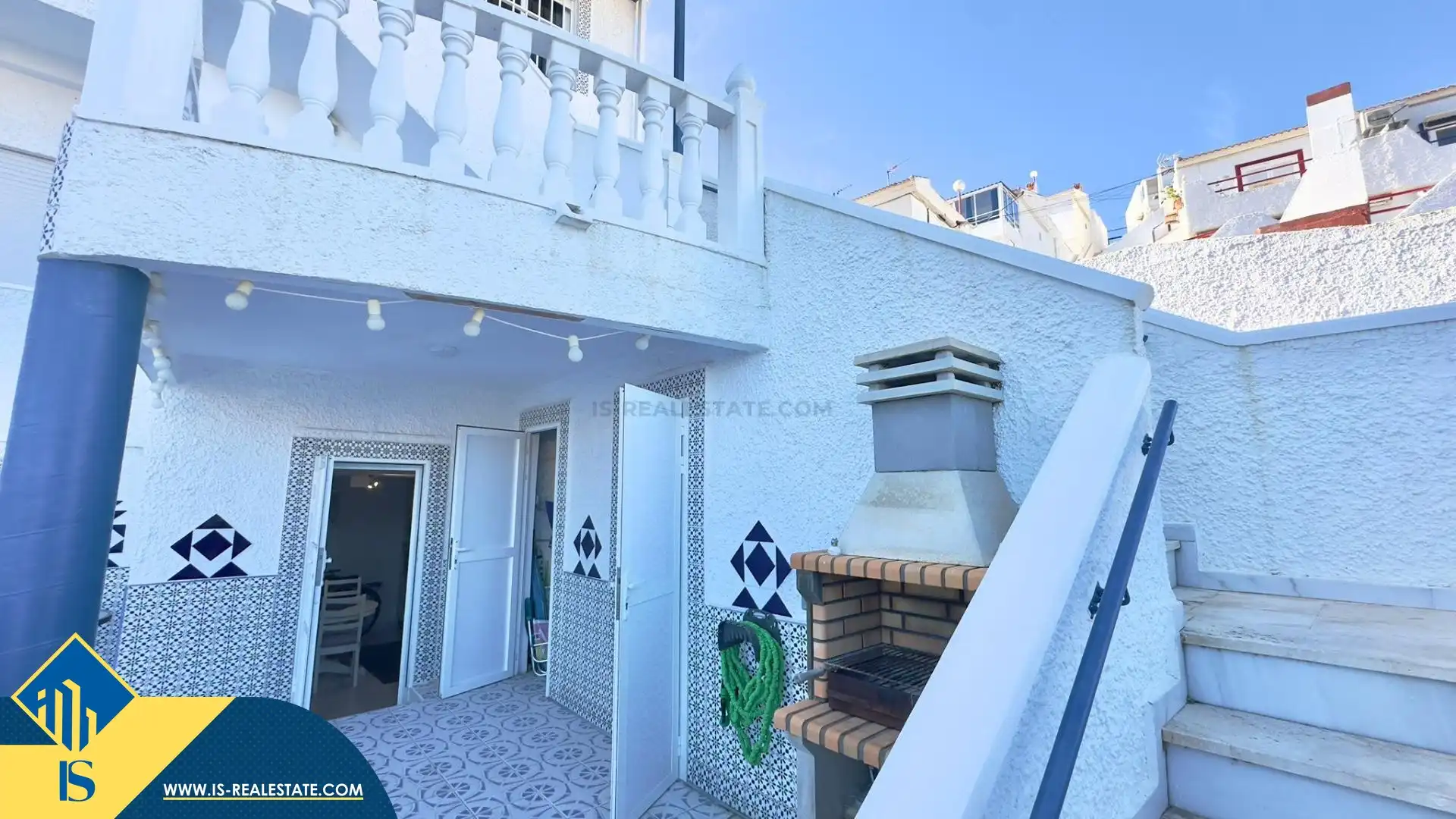 Vista exterior de Dúplex en venda en Torrevieja amb Terrassa i Moblat