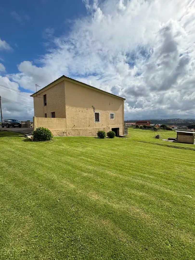 Außenansicht von Country house zum Verkauf in Miengo mit Heizung, Privatgarten und Terrasse