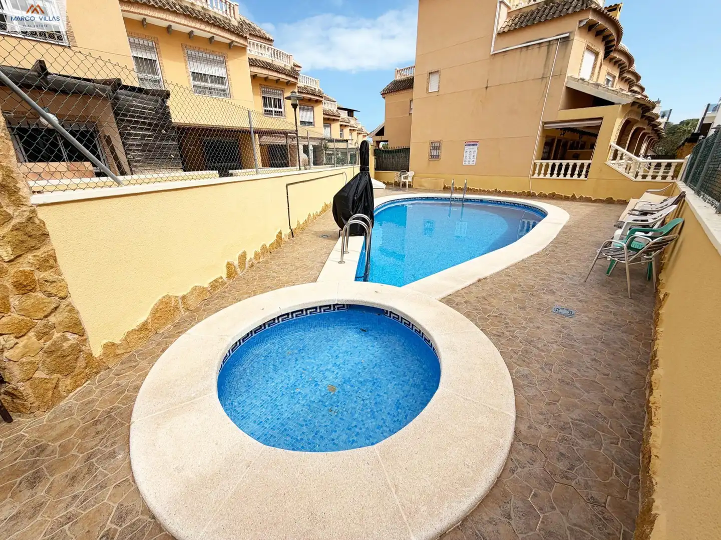 Bungalow mit Pool zum Verkauf in El Edén