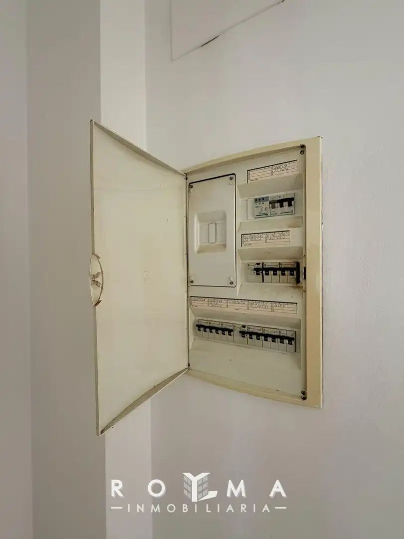 Piso en venta en Dos Hermanas con Aire acondicionado