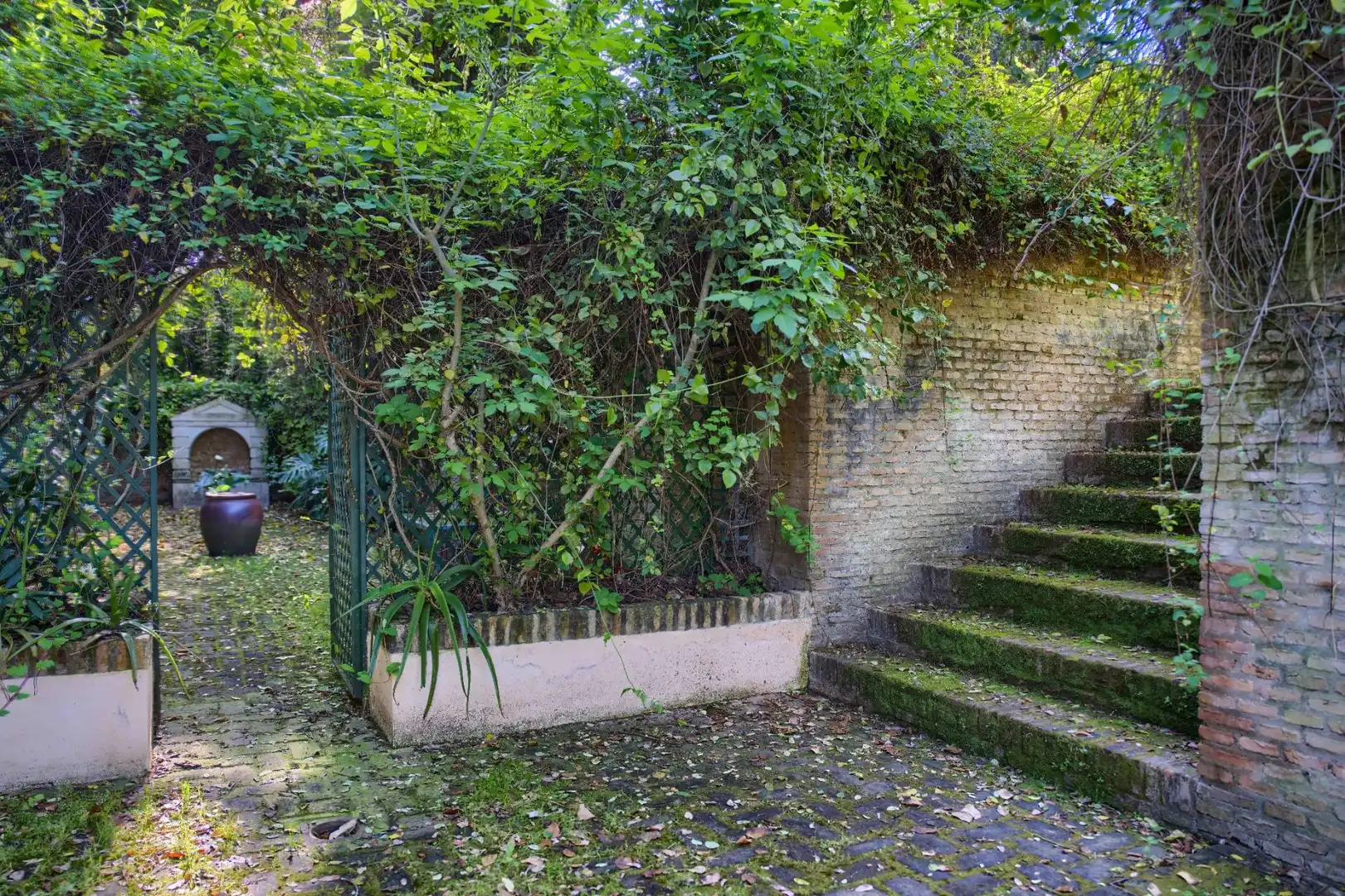 Jardí de Casa o xalet en venda en Sanlúcar la Mayor amb Aire condicionat, Jardí privat i Terrassa