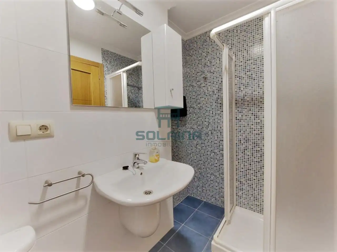 Bany de Apartament de lloguer en Ourense Capital  amb Calefacció, Traster i Moblat