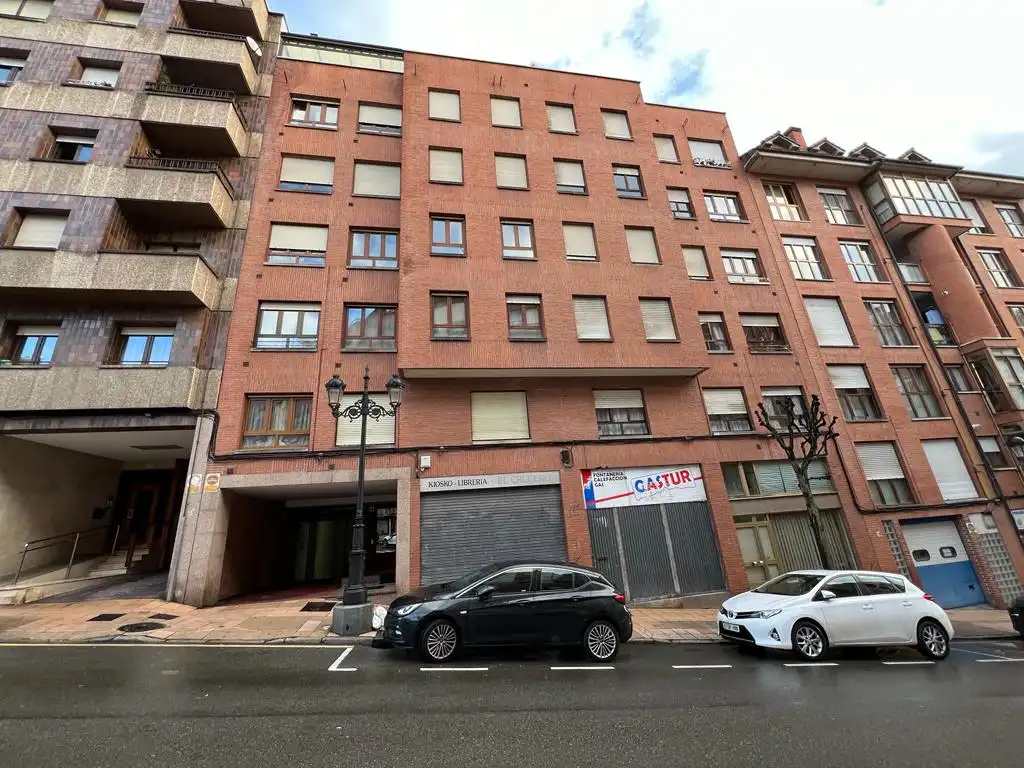 Individual amb ascensor en venda a Calle Ricardo Montes 44