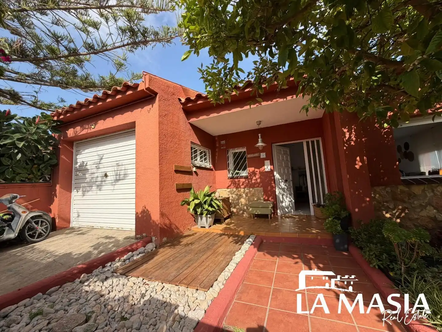 Exterior view of Detached homes for sale in Sant Pere de Ribes  with Air Conditioner and Private garden