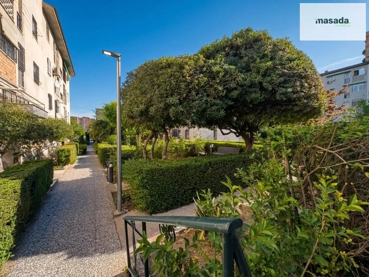 Exterior view of Flat for sale in Granada  with Air Conditioner, Storage room and Balcony