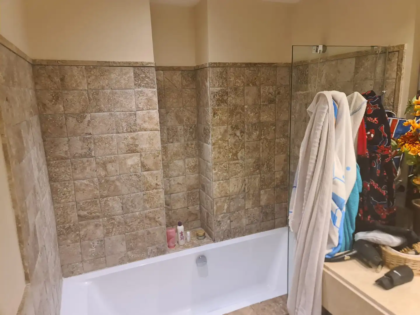 Bathroom of Duplexes for sale in Benahavís  with Air Conditioner, Furnished and TV