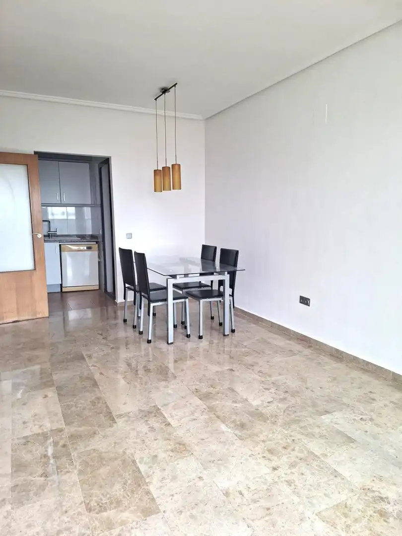 Menjador de Apartament de lloguer en Benidorm amb Aire condicionat, Calefacció i Terrassa