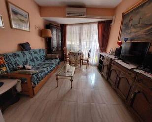 Sala d'estar de Apartament en venda en Torremolinos amb Aire condicionat, Terrassa i Moblat