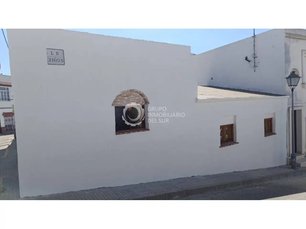 Vista exterior de Casa o xalet en venda en Benalup-Casas Viejas amb Jardí privat, Terrassa i Moblat